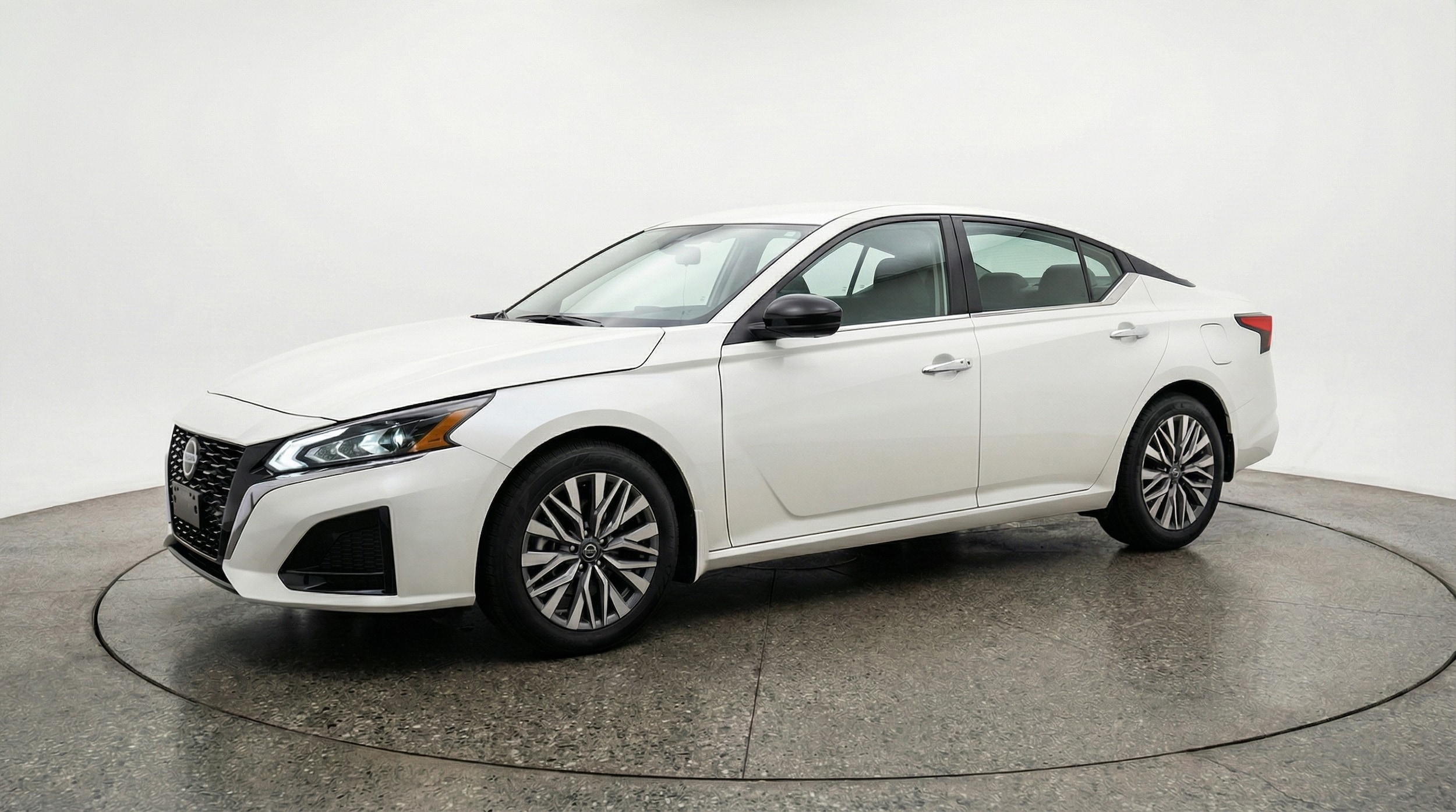 Thumbnail: 2025 Nissan Altima - 3