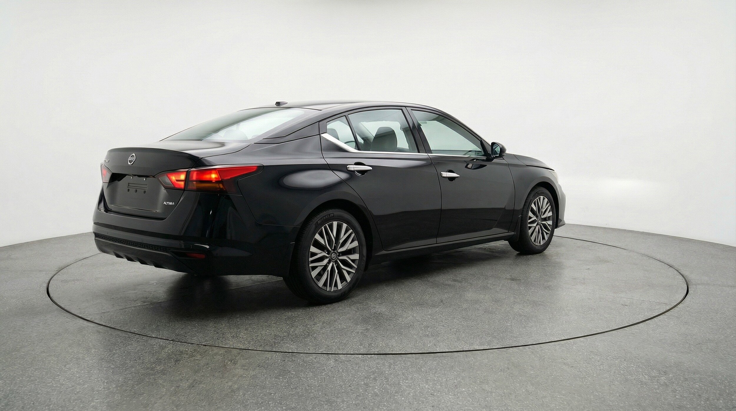 Thumbnail: 2025 Nissan Altima - 9