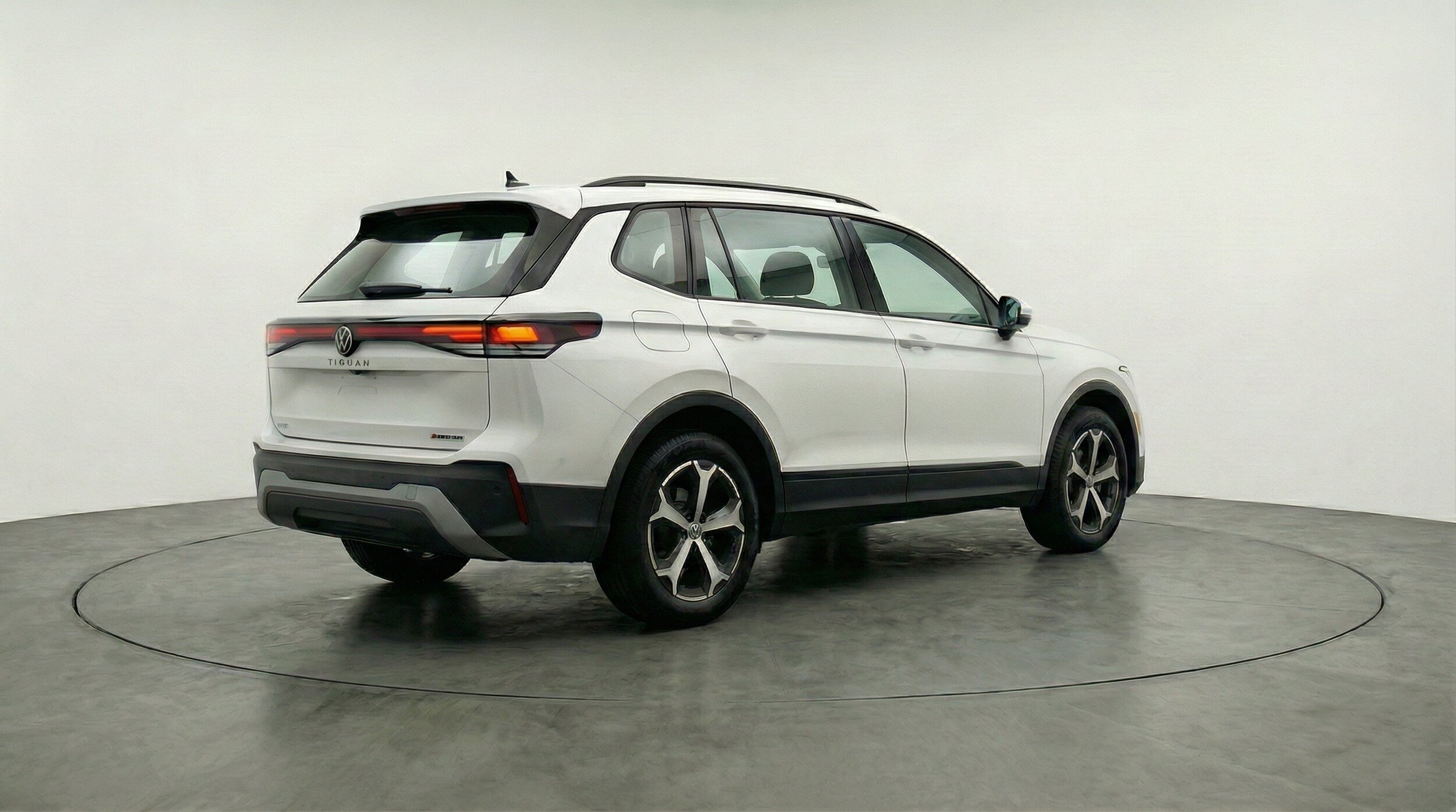 Thumbnail: 2026 Volkswagen Tiguan - 9