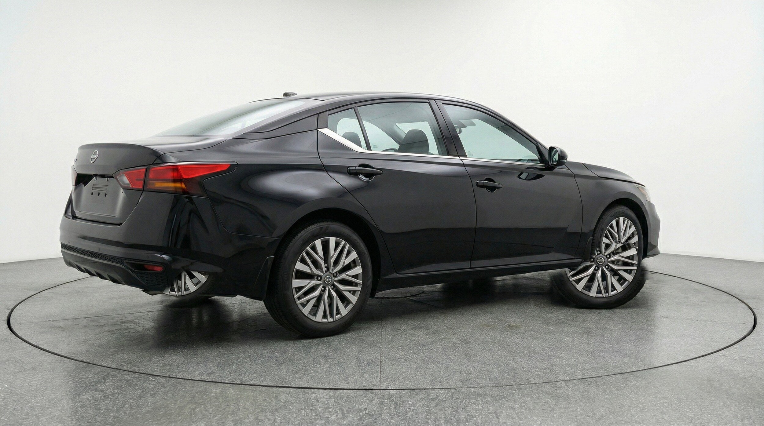 Thumbnail: 2025 Nissan Altima - 9