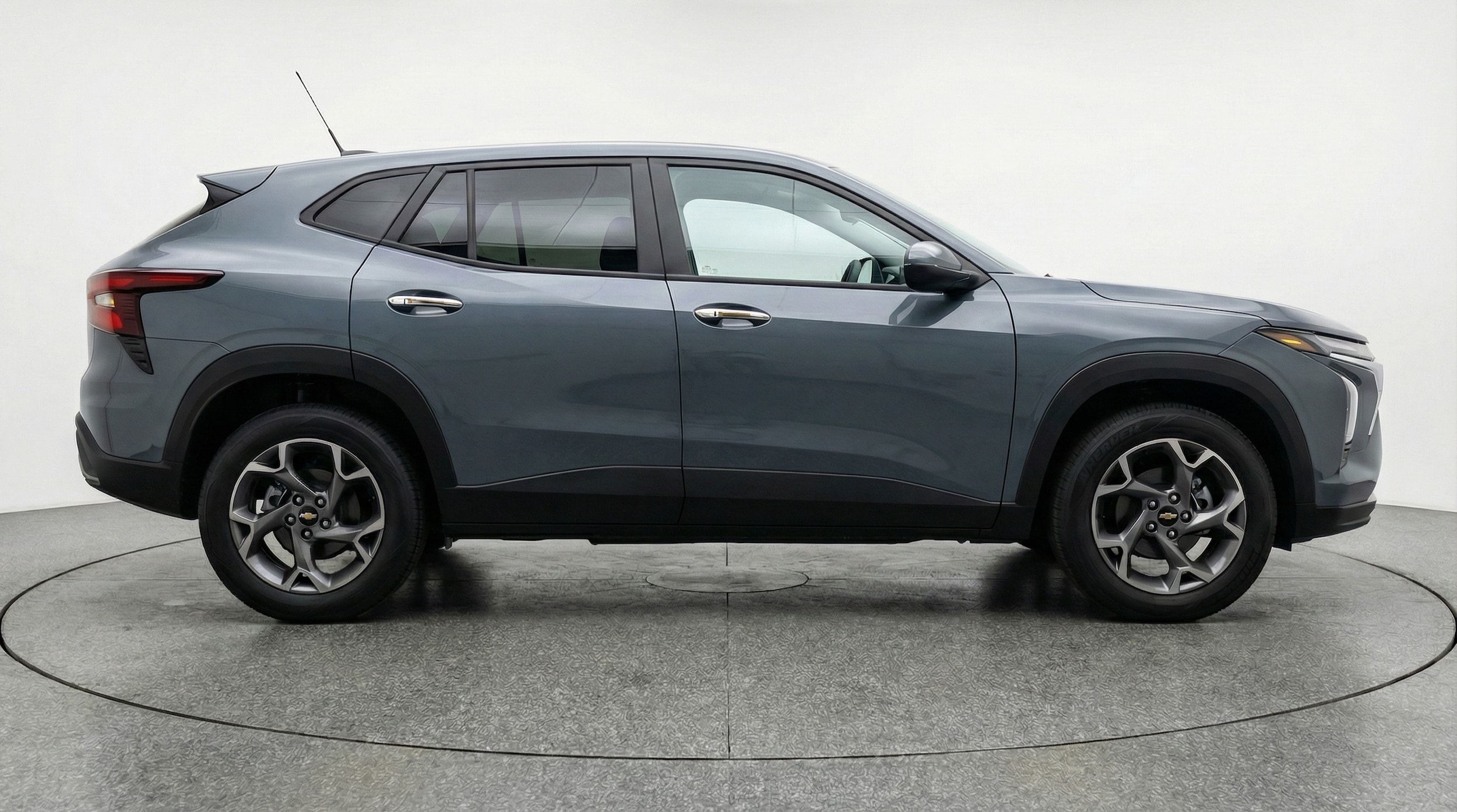 Thumbnail: 2025 Chevrolet Trax - 8