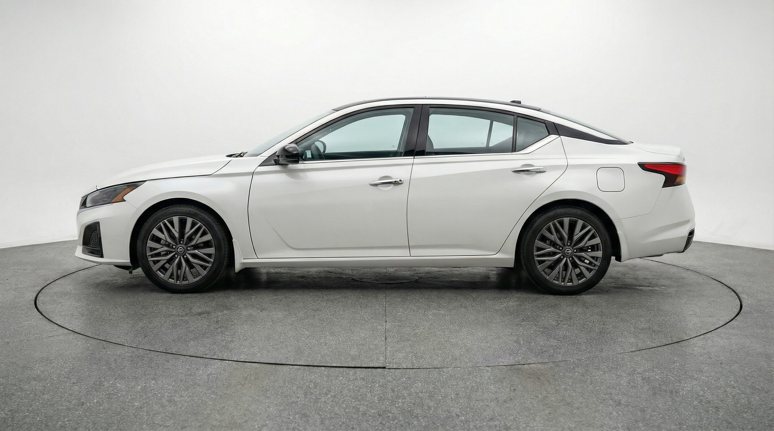 Thumbnail: 2025 Nissan Altima - 4