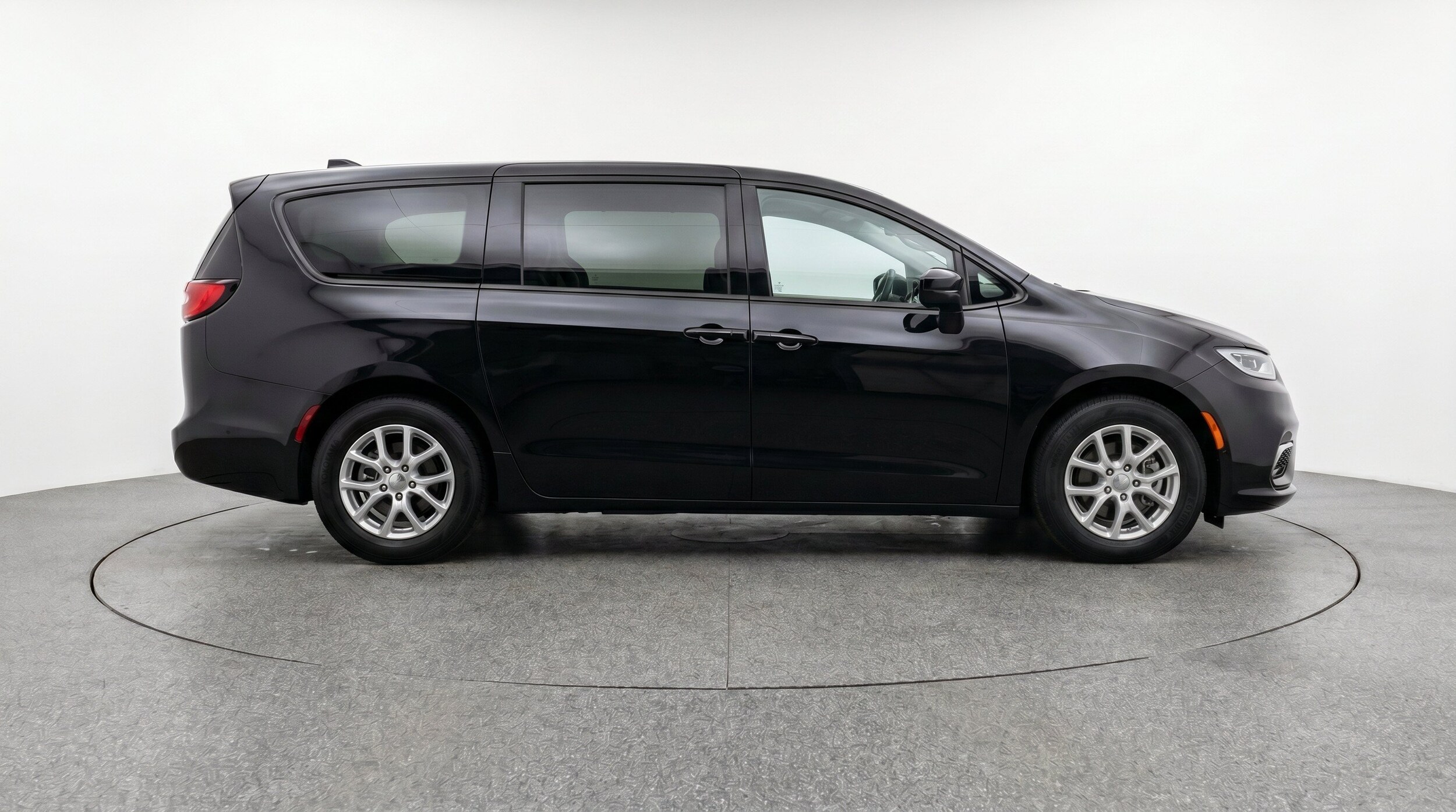 Thumbnail: 2024 Chrysler Voyager - 11