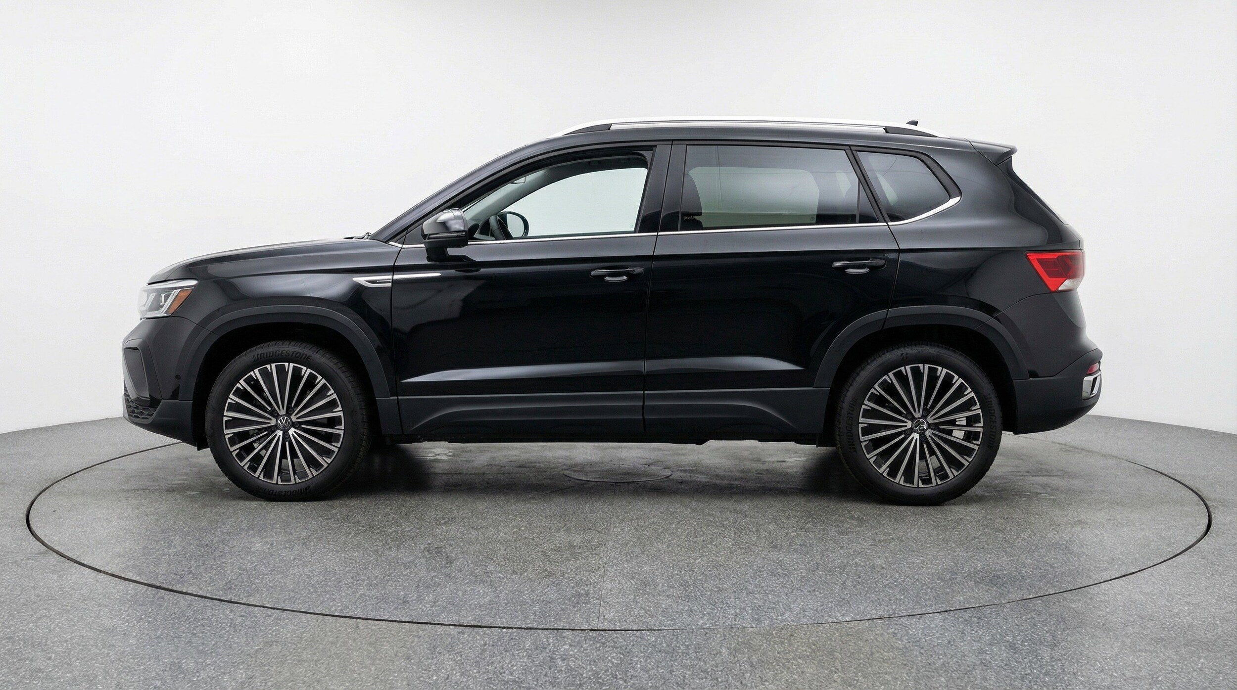 Thumbnail: 2025 Volkswagen Taos - 5