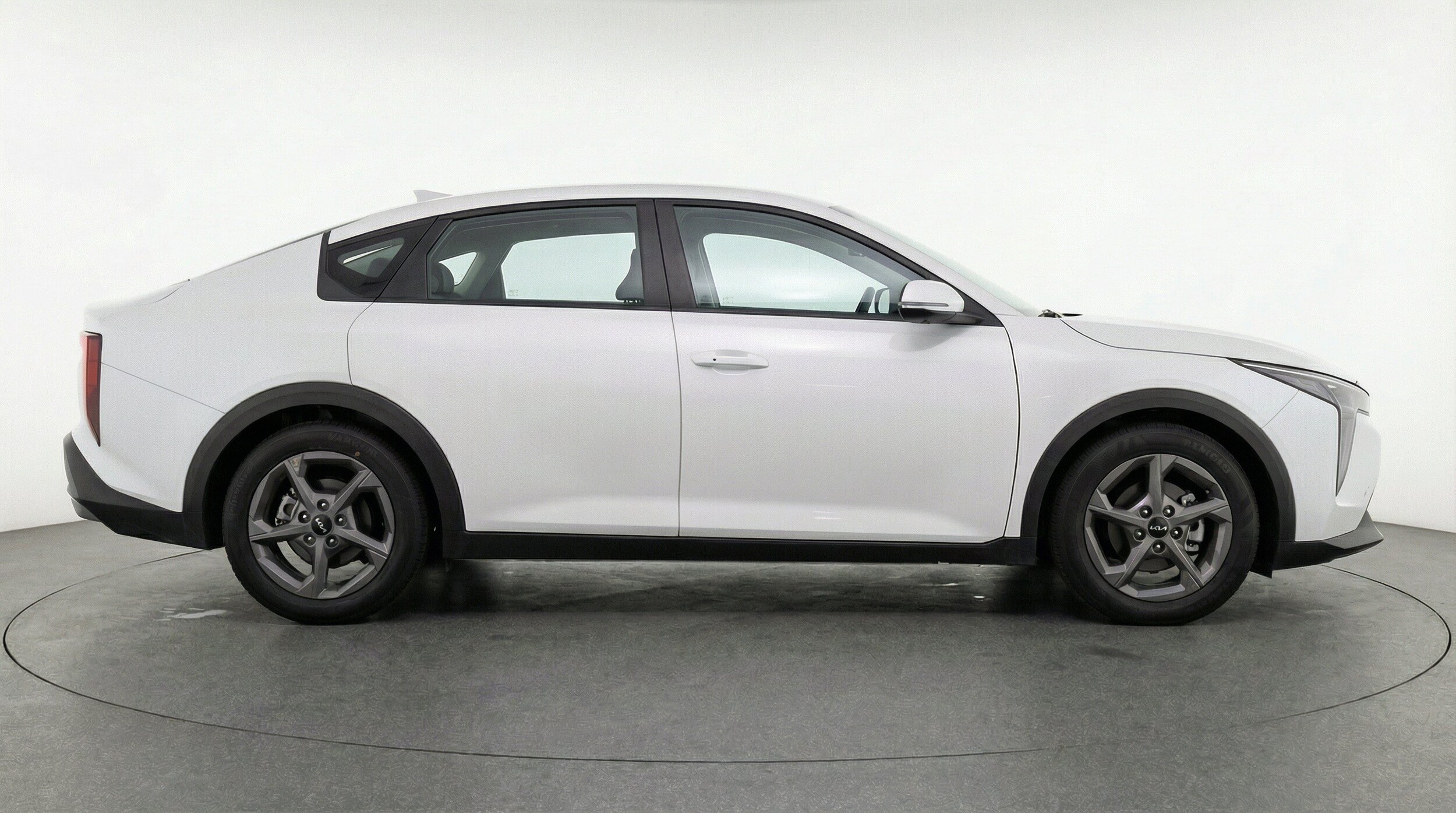 2025 Kia K4 LXS - Photo 9