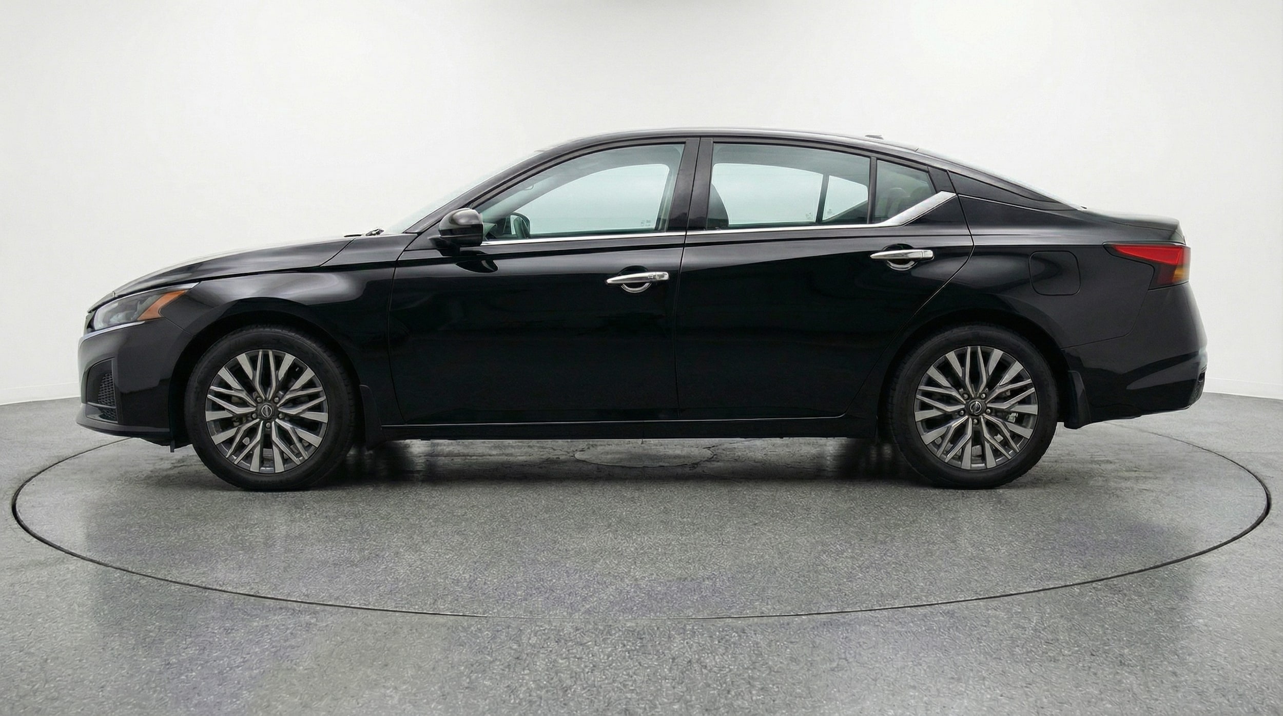 Thumbnail: 2025 Nissan Altima - 4