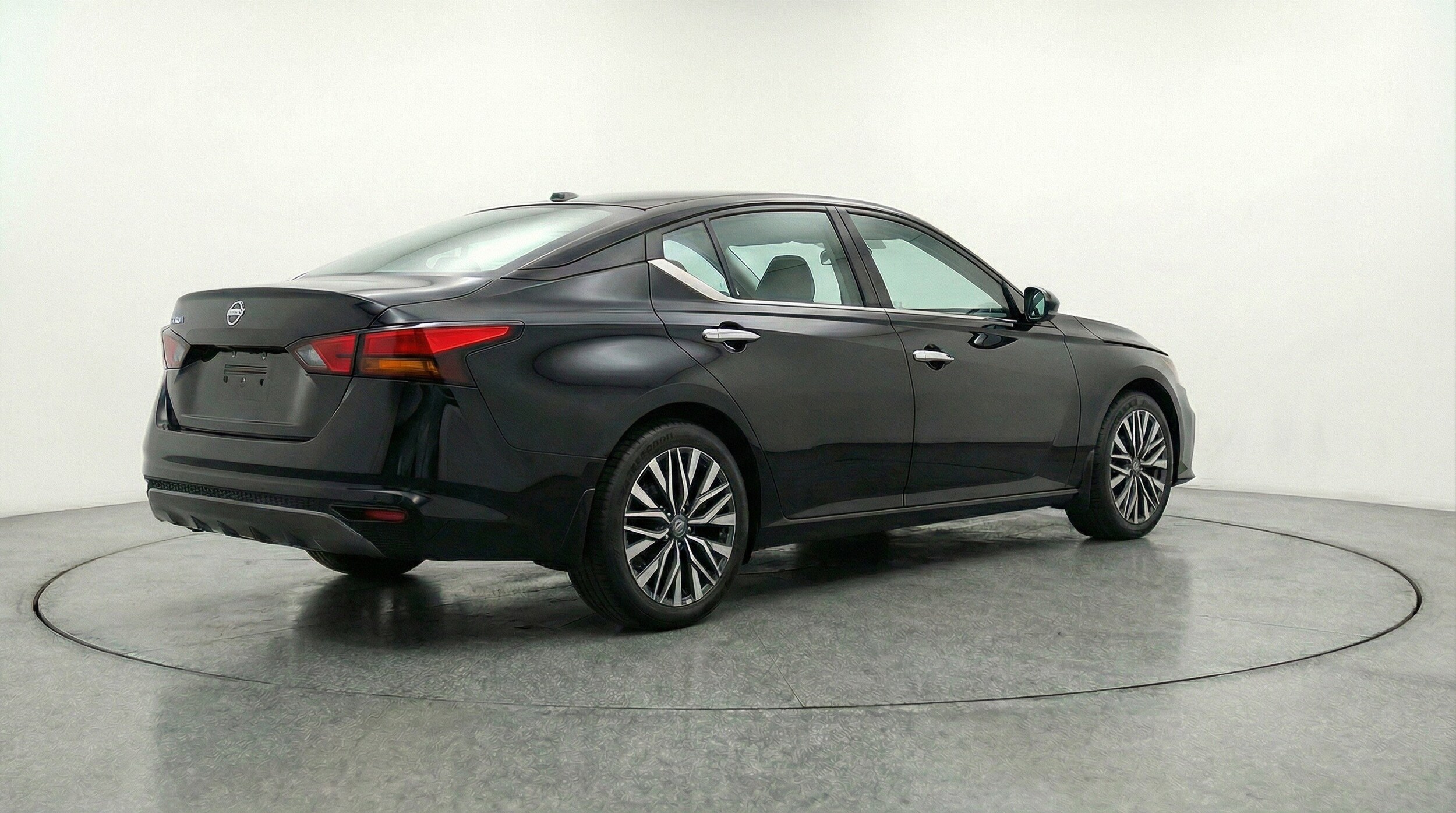 Thumbnail: 2025 Nissan Altima - 9