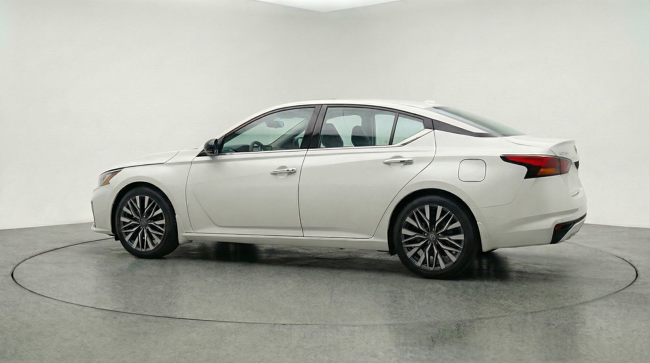 Thumbnail: 2025 Nissan Altima - 5