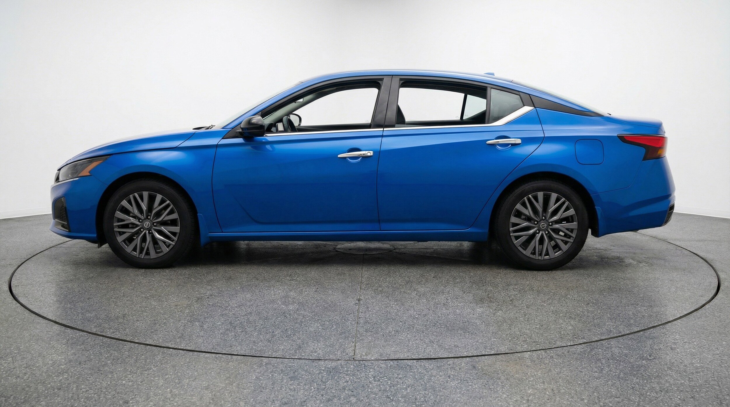 Thumbnail: 2025 Nissan Altima - 5