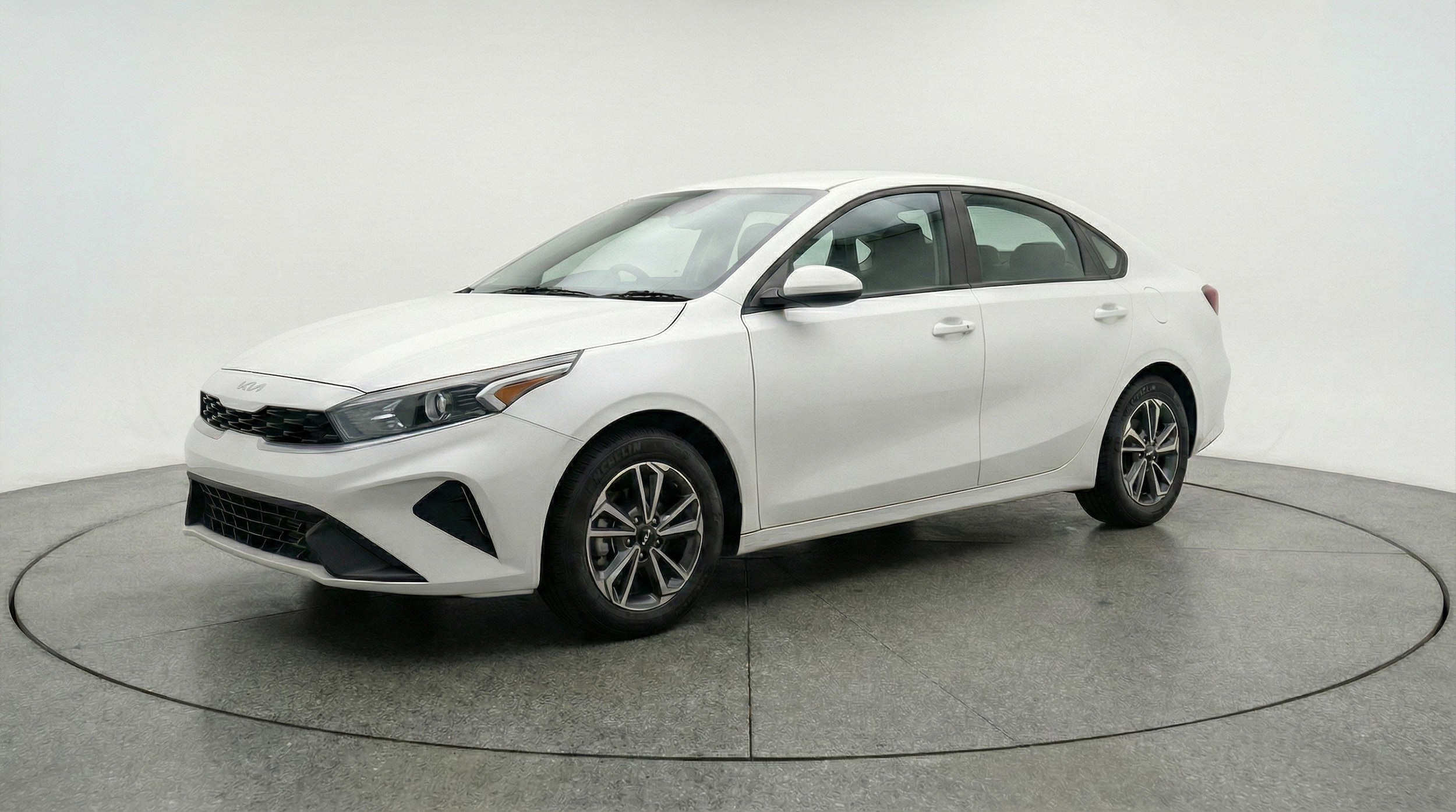 Thumbnail: 2024 Kia Forte - 3