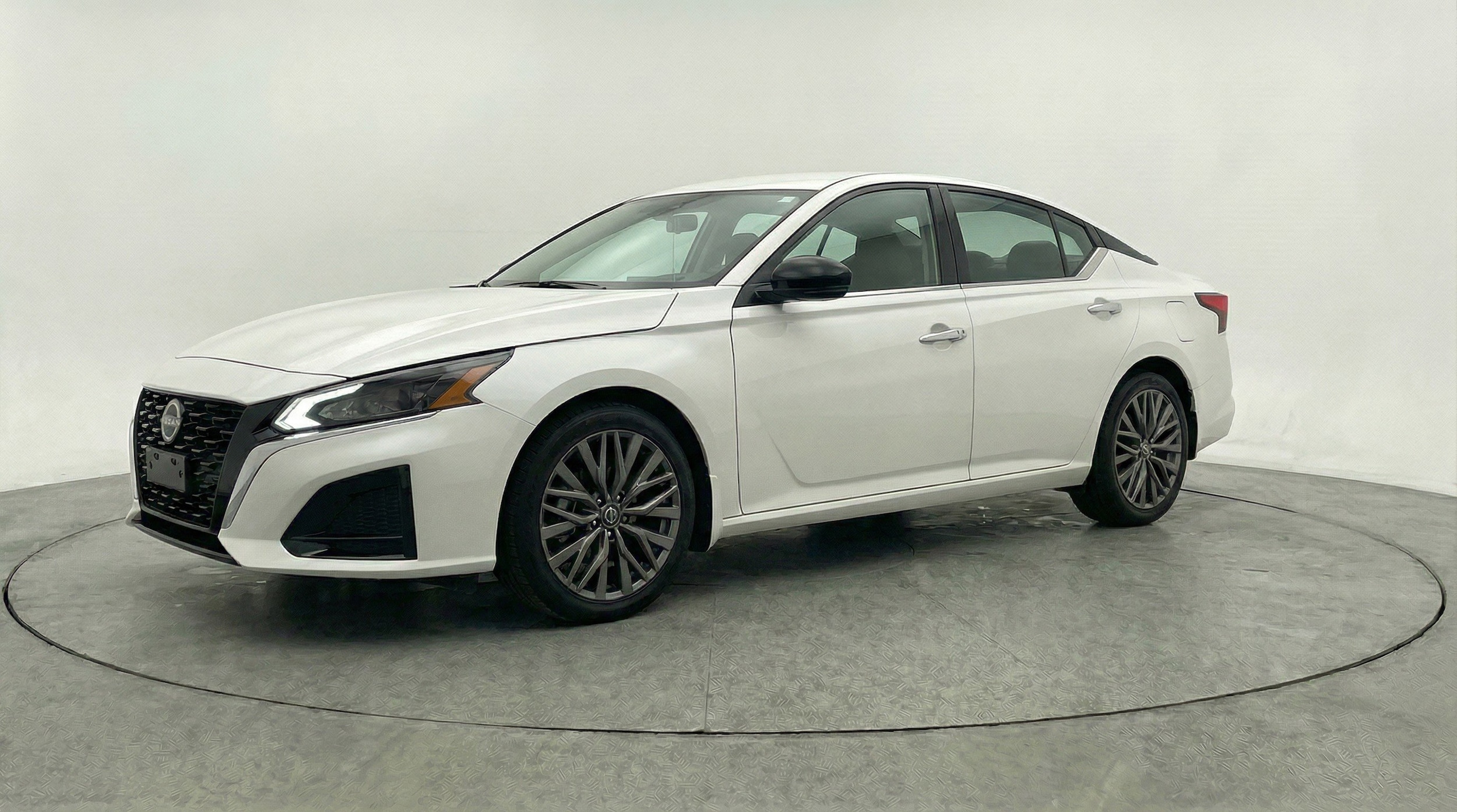 Thumbnail: 2025 Nissan Altima - 3