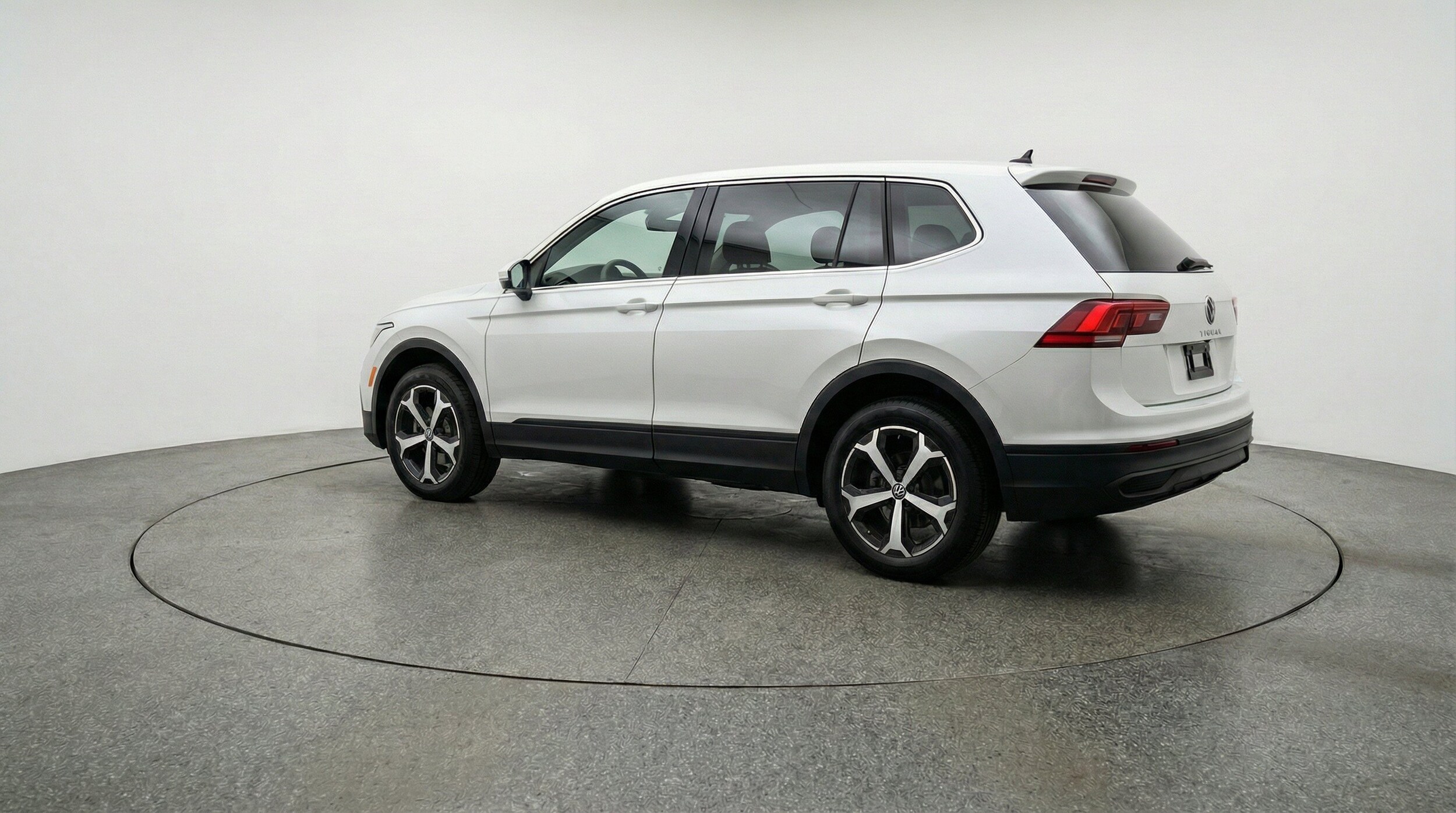 Thumbnail: 2026 Volkswagen Tiguan - 6