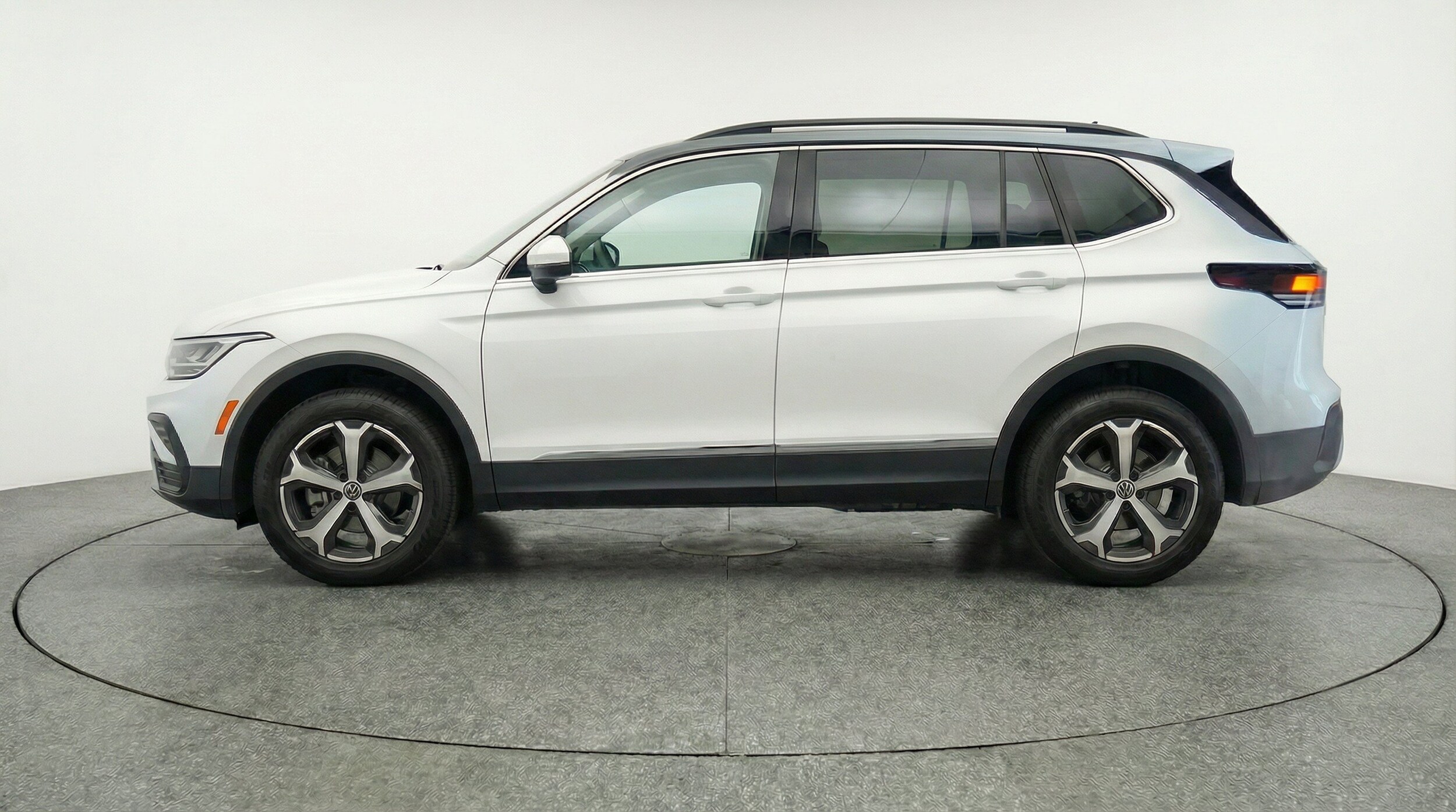 Thumbnail: 2026 Volkswagen Tiguan - 5