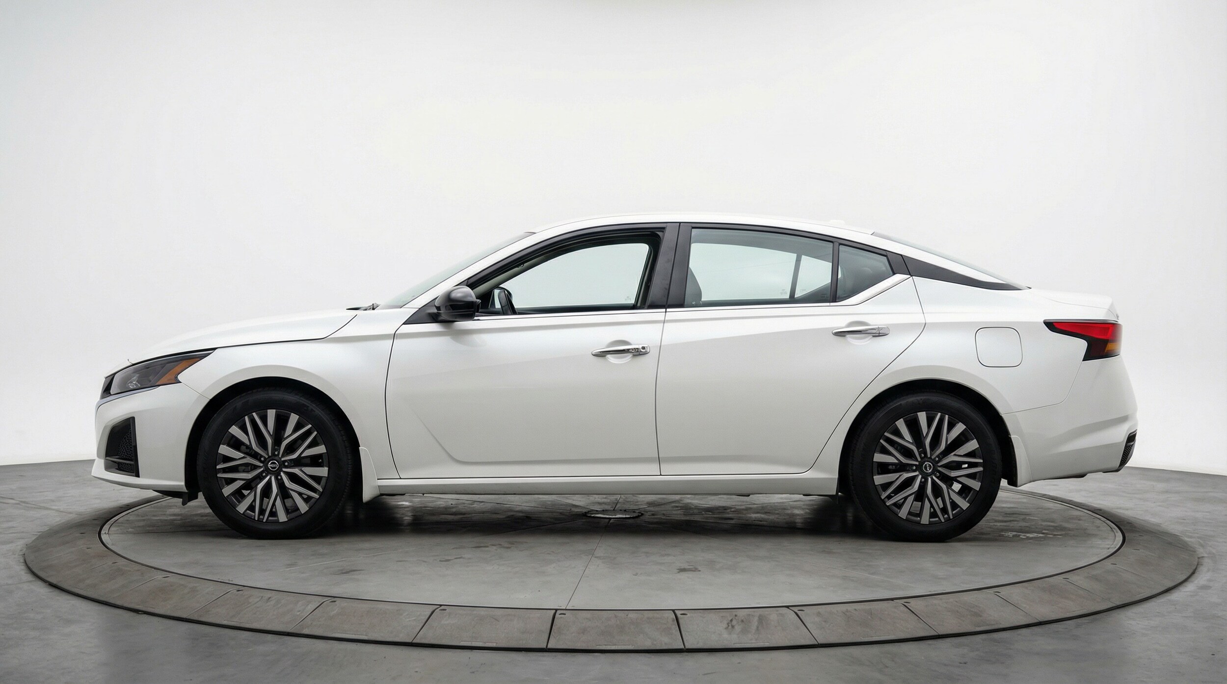 Thumbnail: 2025 Nissan Altima - 4