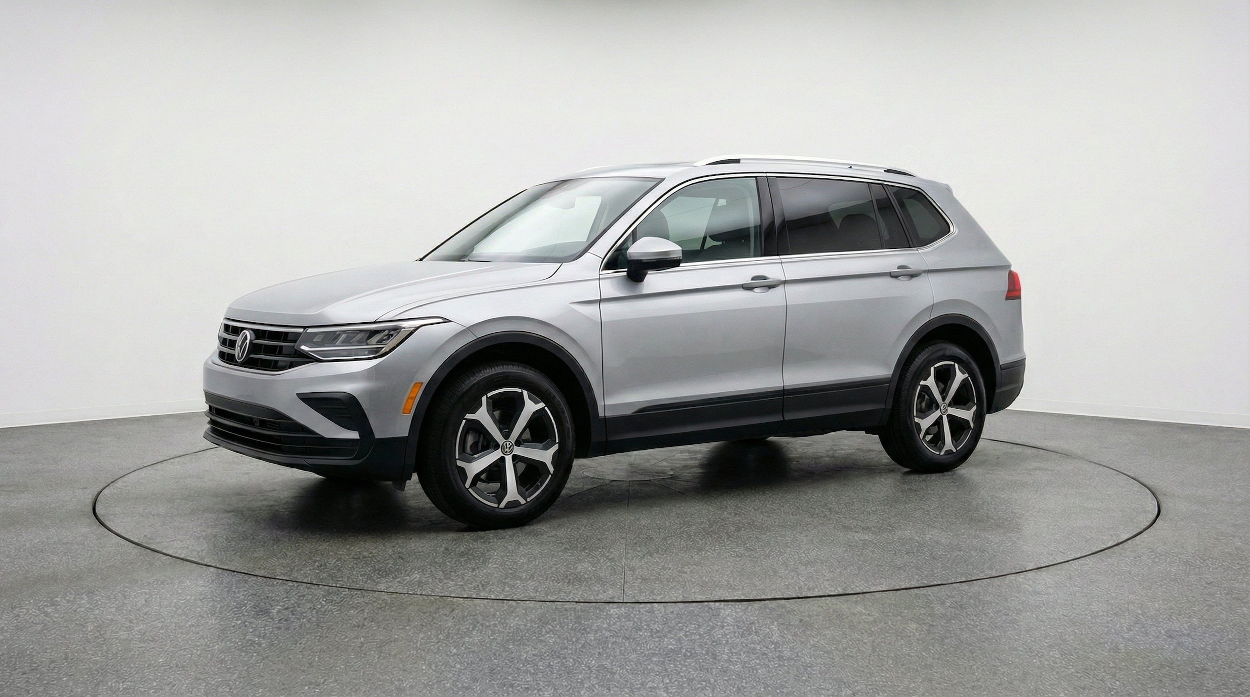 Thumbnail: 2026 Volkswagen Tiguan - 3