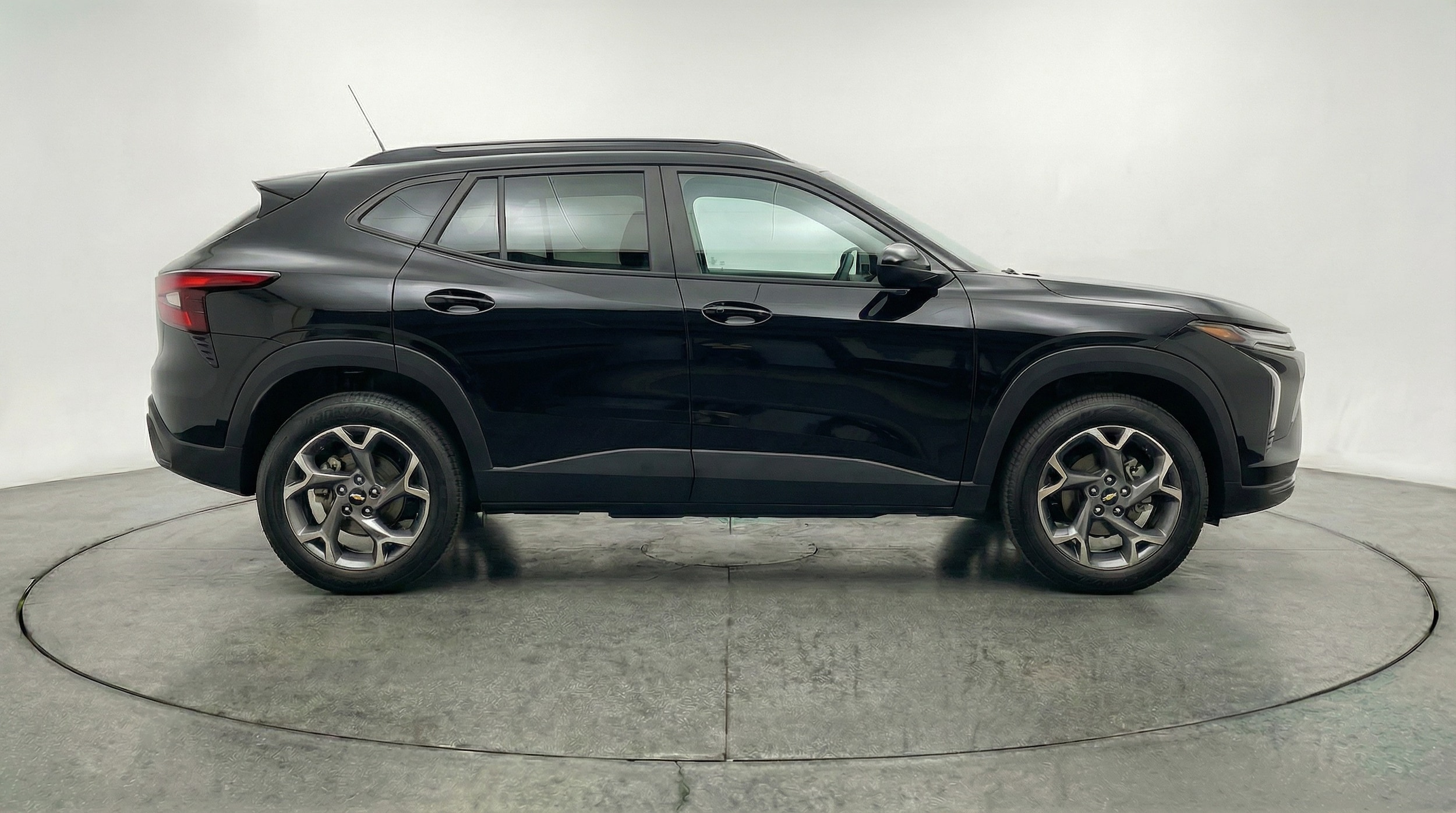 Thumbnail: 2025 Chevrolet Trax - 8