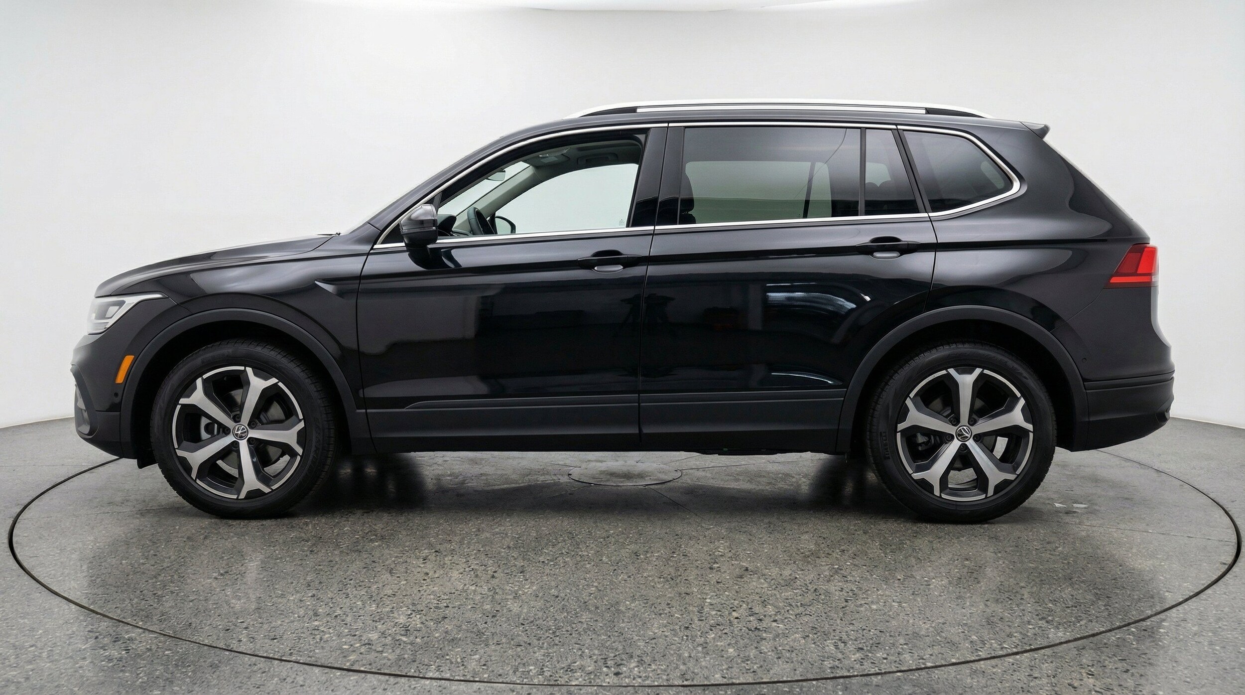 Thumbnail: 2026 Volkswagen Tiguan - 5