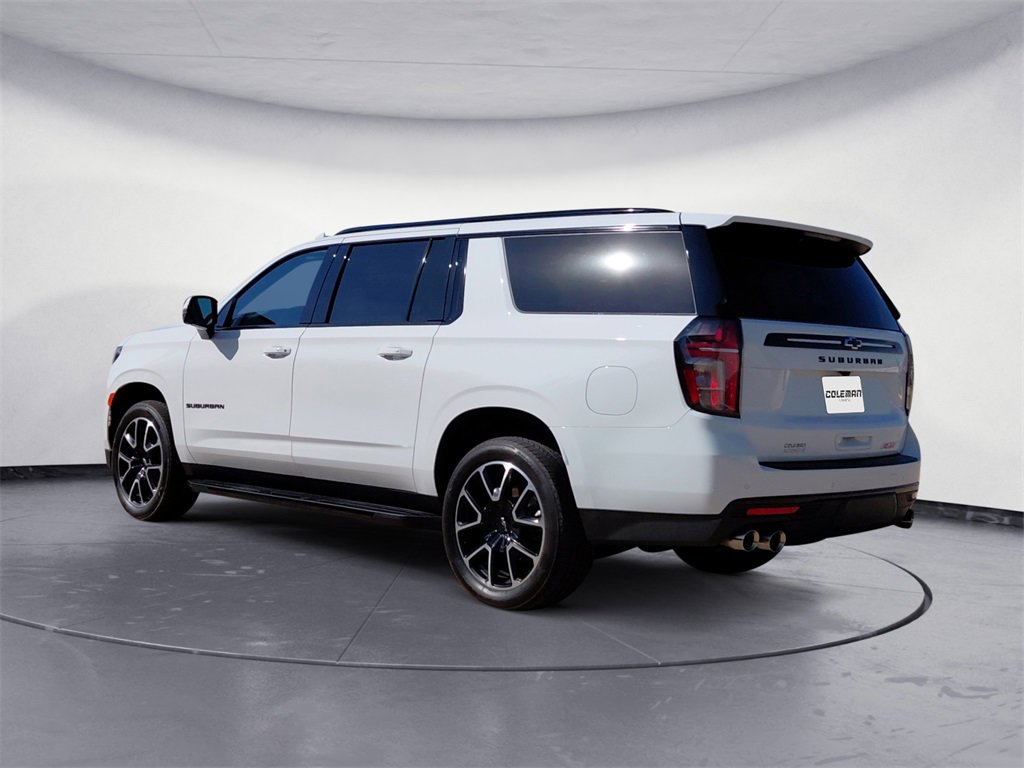 2023 Chevrolet Suburban RST photo 2
