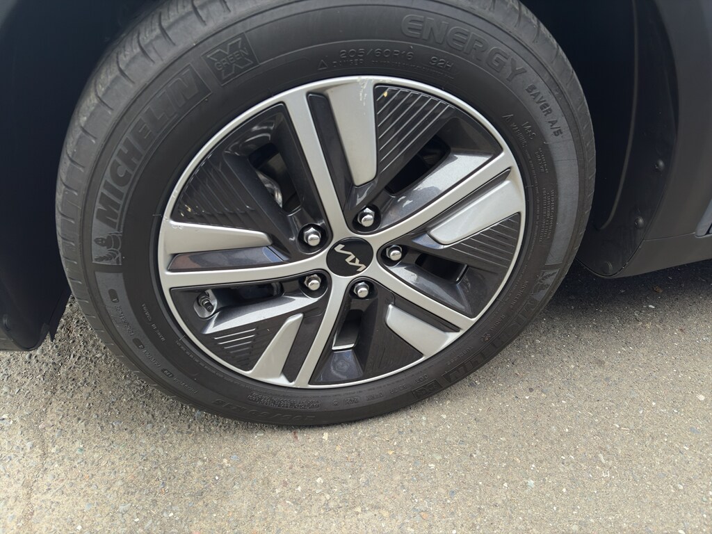 2022 Kia Niro Plug-In Hybrid EX Premium photo 2
