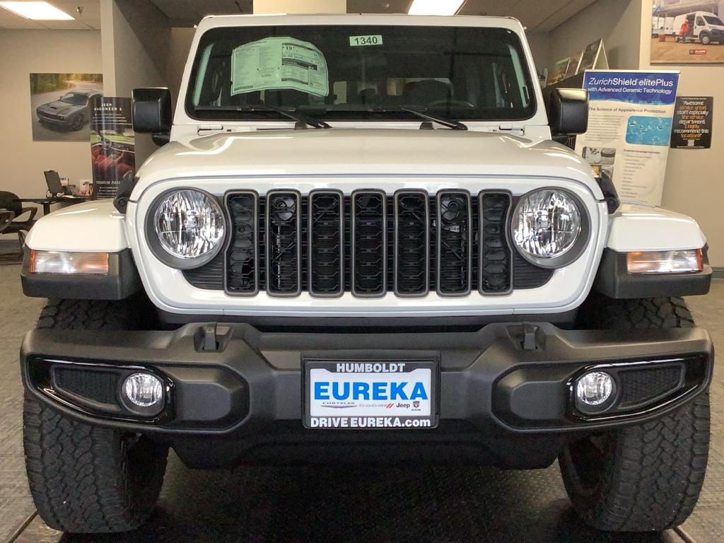 2025 Jeep Gladiator Sport photo 2
