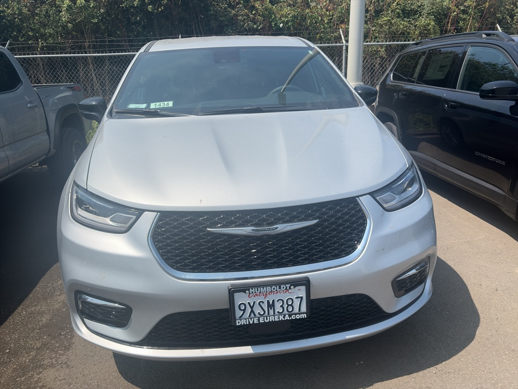 Used 2026 Chrysler Pacifica Select Van Passenger Van