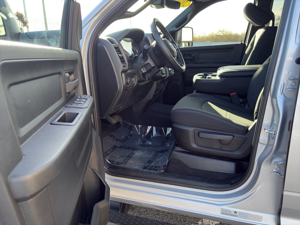 2026 RAM 3500 Tradesman - Photo 6