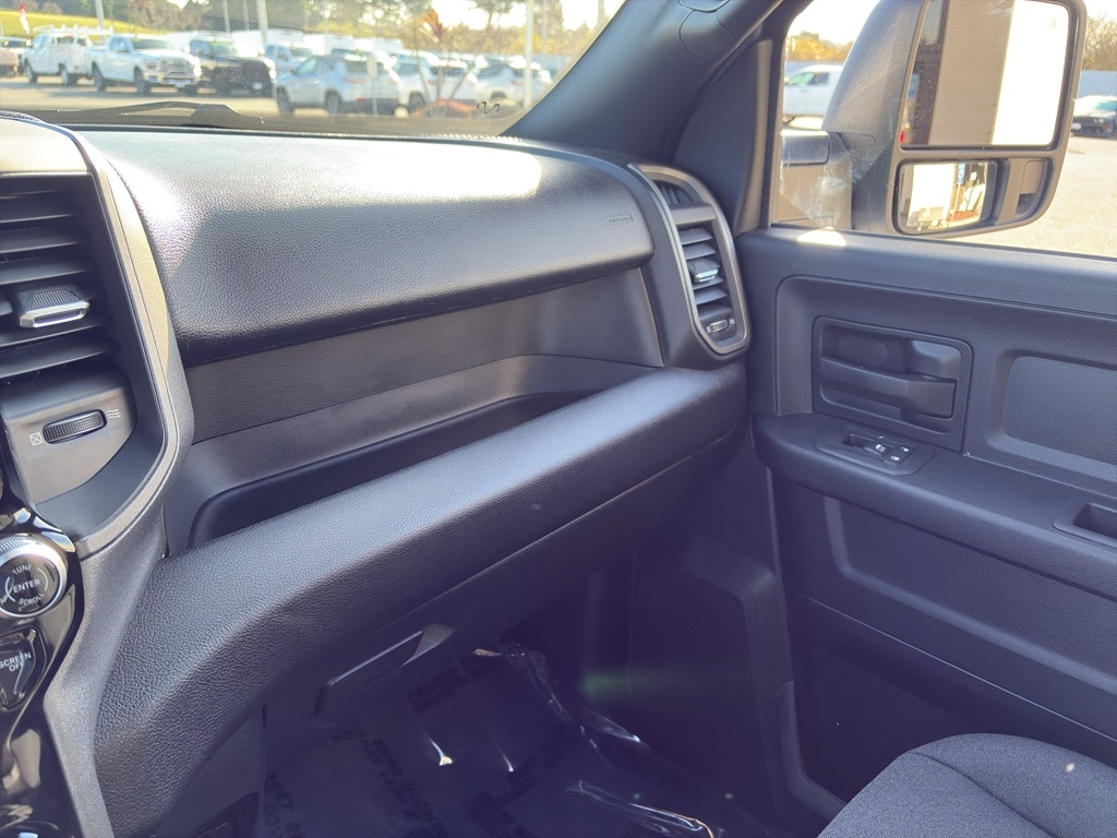 2026 RAM 3500 Tradesman - Photo 12