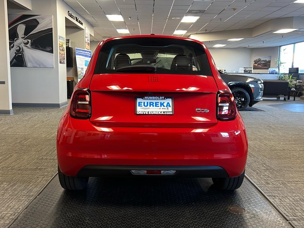 2024 Fiat 500e Red photo 4