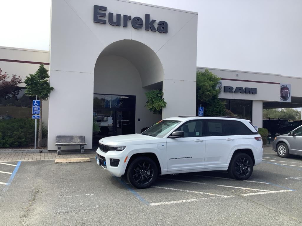 2024 Jeep Grand Cherokee 4xe Base photo 2