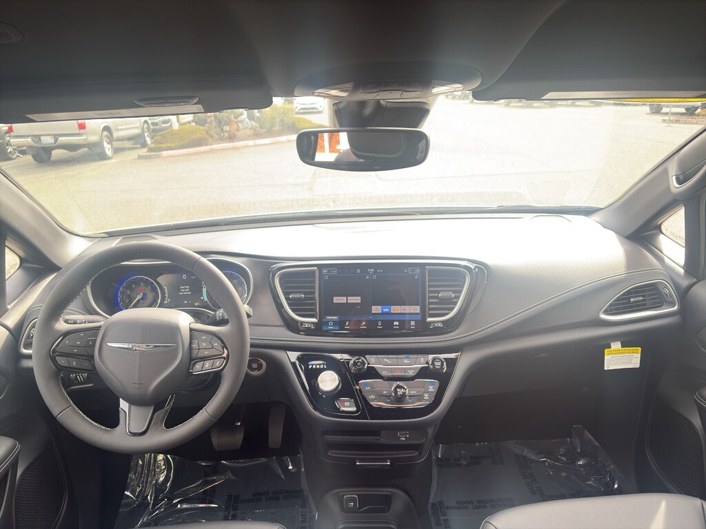 2026 Chrysler Pacifica Select - Photo 14