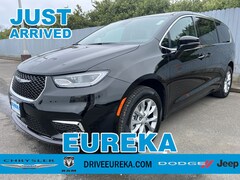 2025 Chrysler Pacifica Select Passenger Van