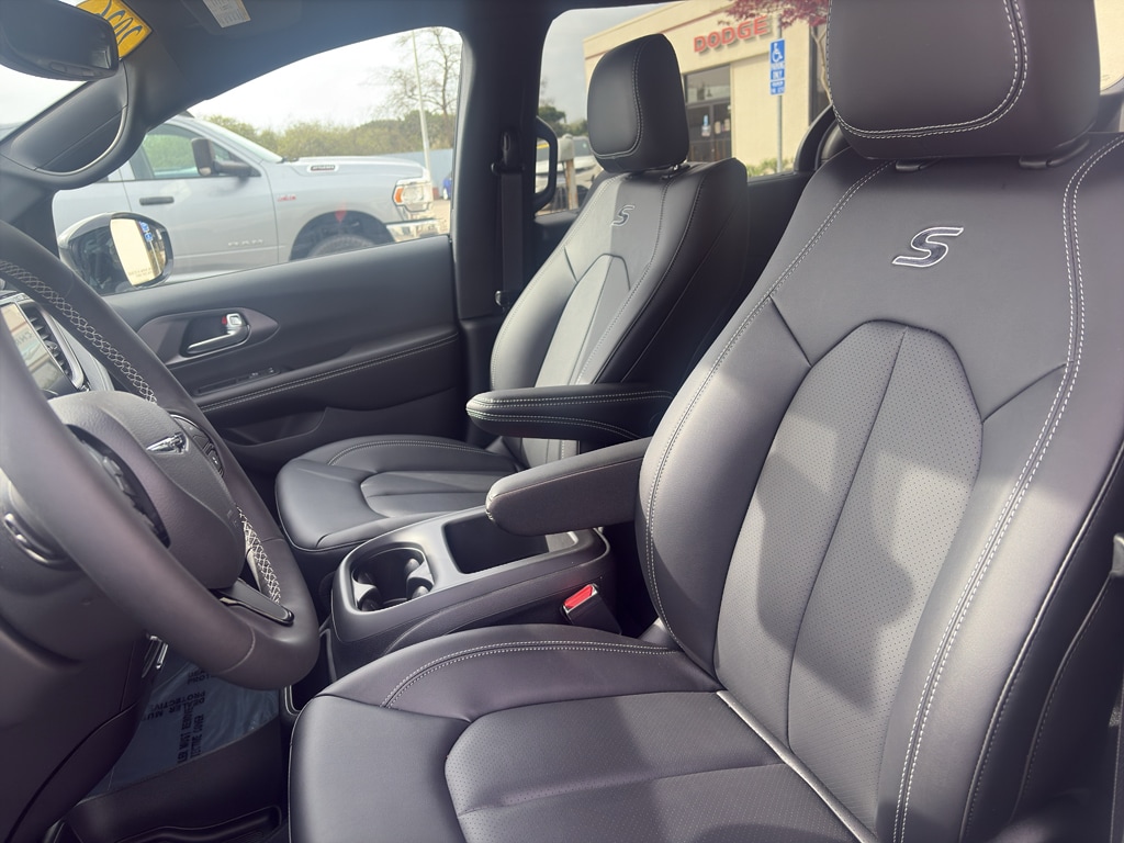 2026 Chrysler Pacifica Select - Photo 6