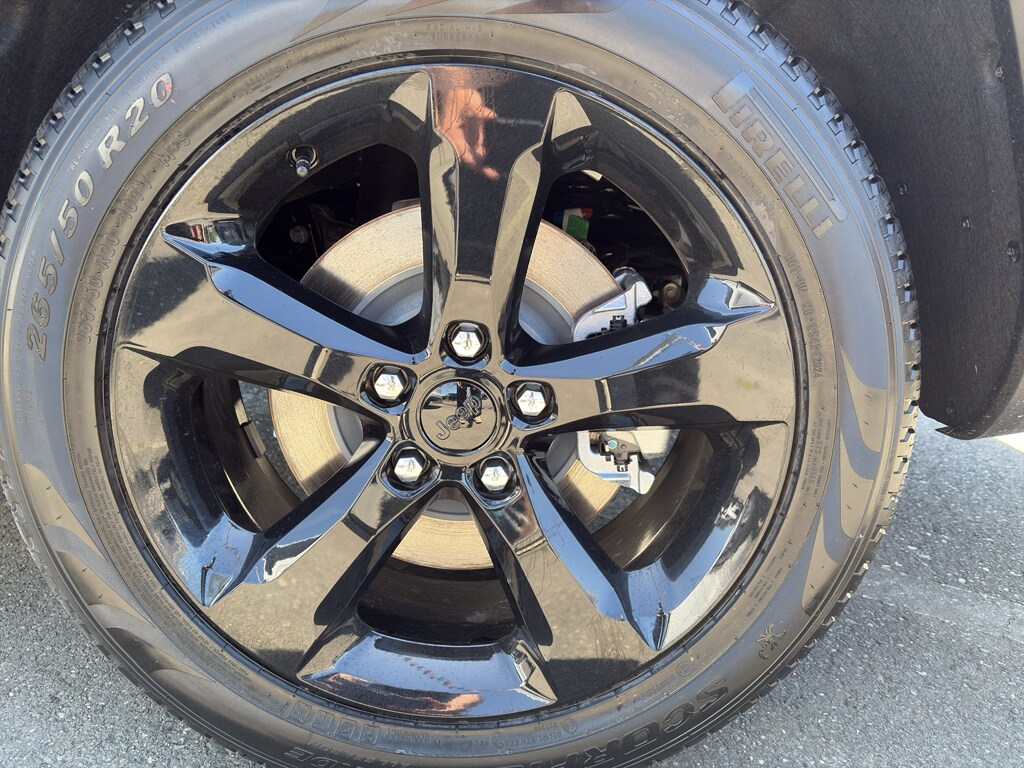 2025 Jeep Grand Cherokee Limited photo 2