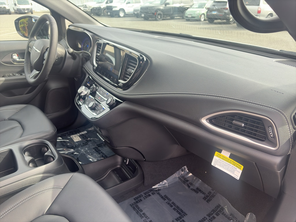 2026 Chrysler Pacifica Select - Photo 21
