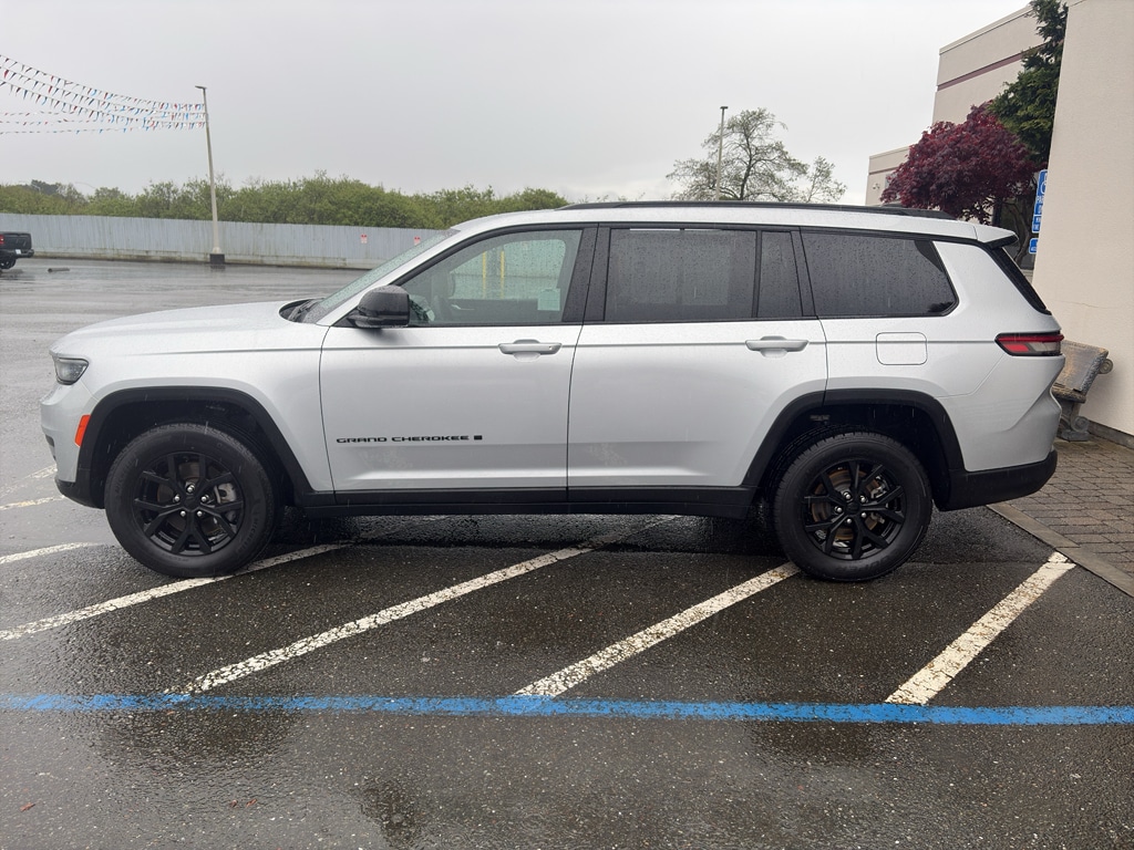Used 2024 Jeep Grand Cherokee L Laredo SUV