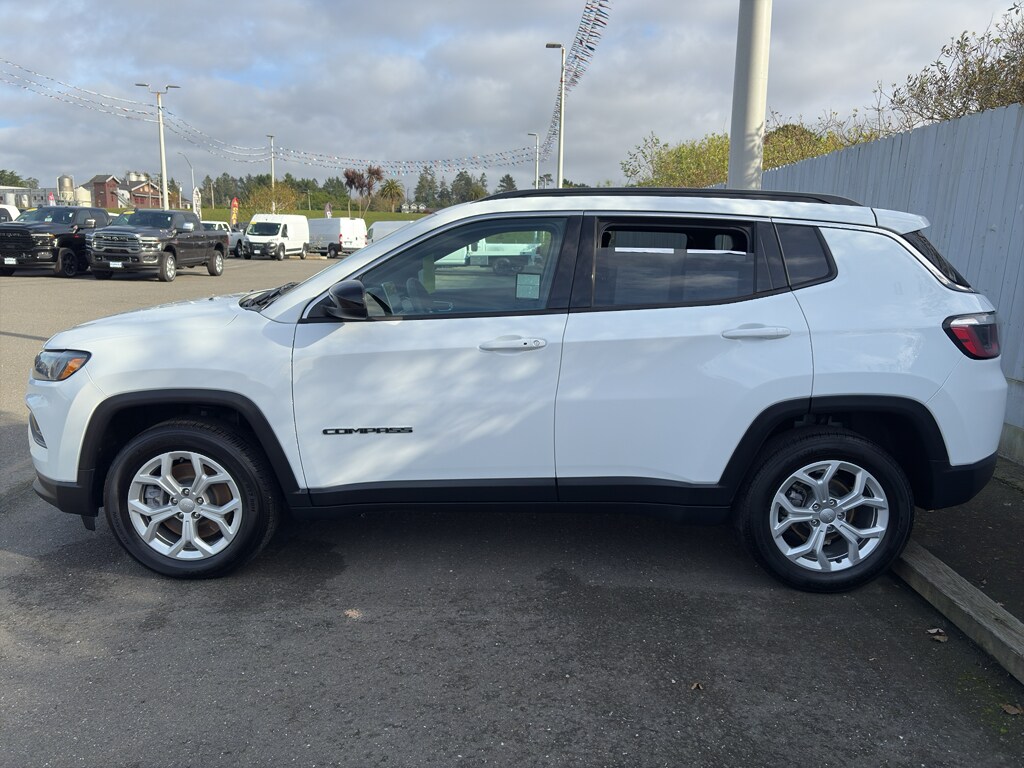 2024 Jeep Compass Latitude photo 3