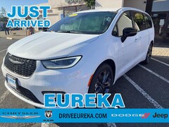 2026 Chrysler Pacifica Select Passenger Van