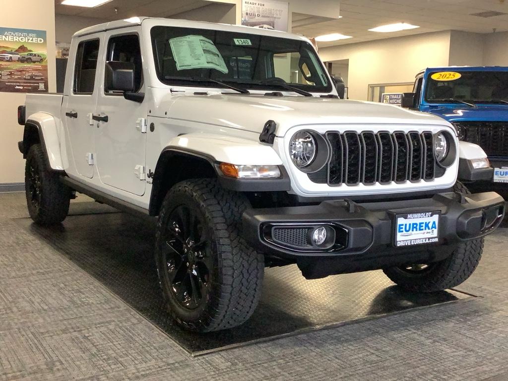 2025 Jeep Gladiator Sport photo 3