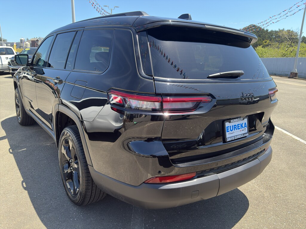 2025 Jeep Grand Cherokee Limited photo 3