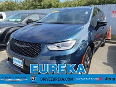 2025 Chrysler Pacifica Plug-In Hybrid Select Passenger Van