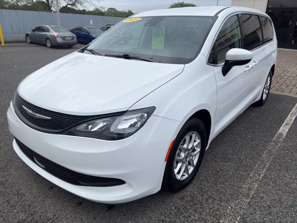 2023 Chrysler Voyager LX
