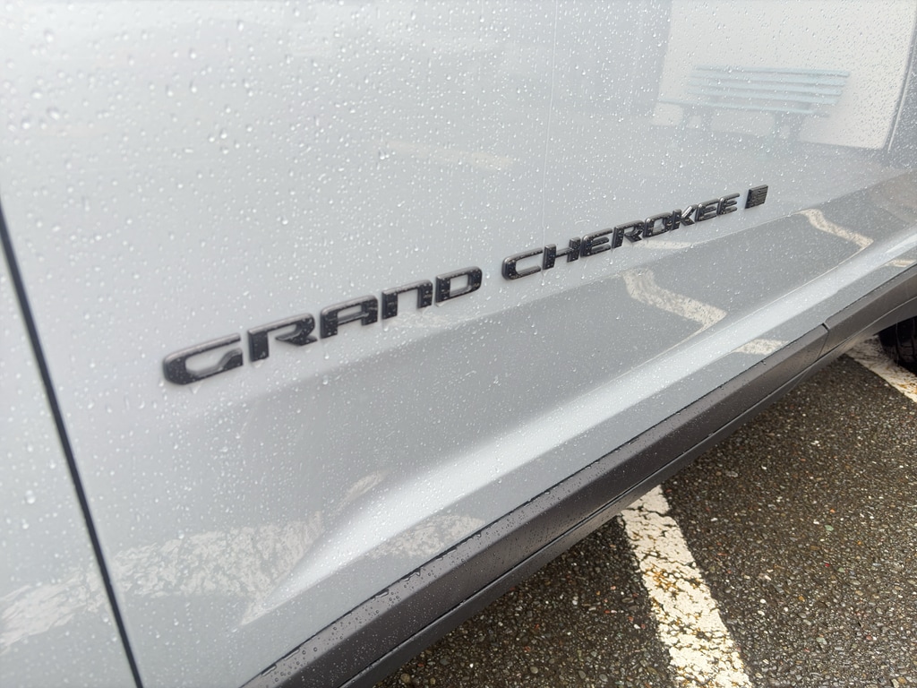 Used 2024 Jeep Grand Cherokee L Laredo SUV