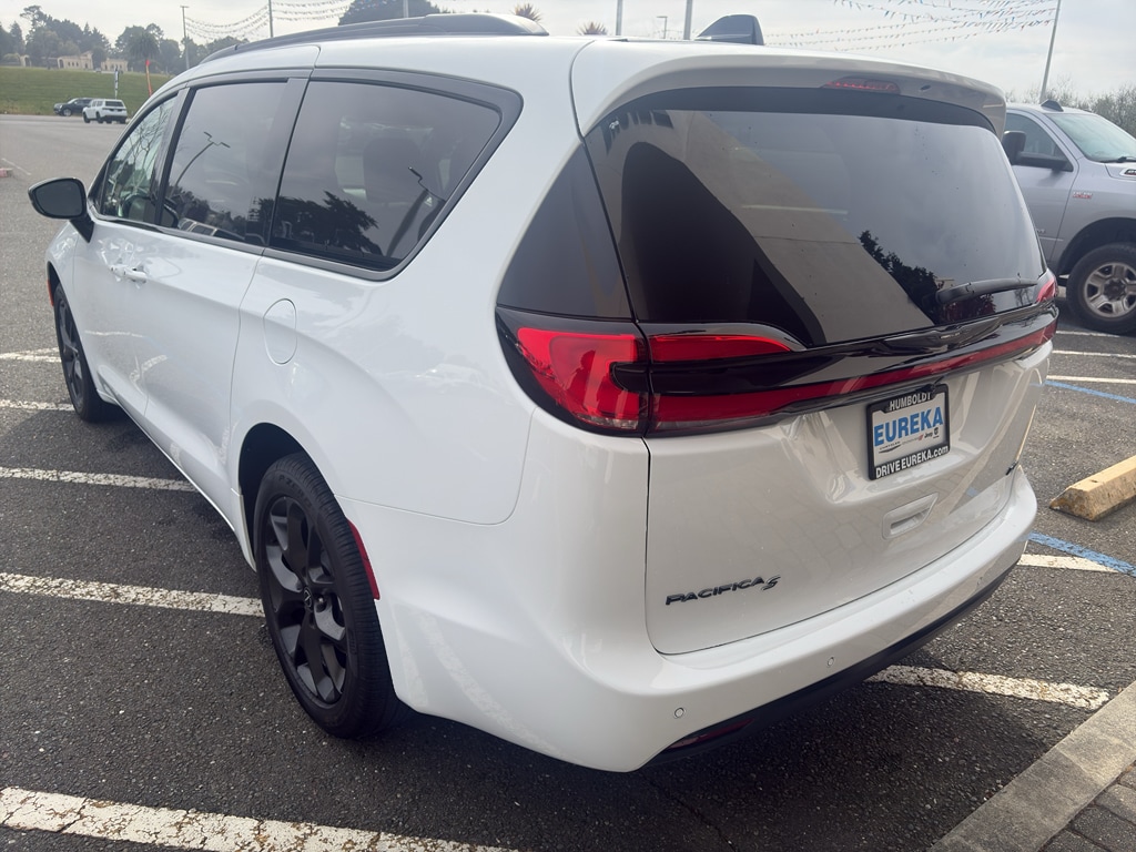 2026 Chrysler Pacifica Select - Photo 15