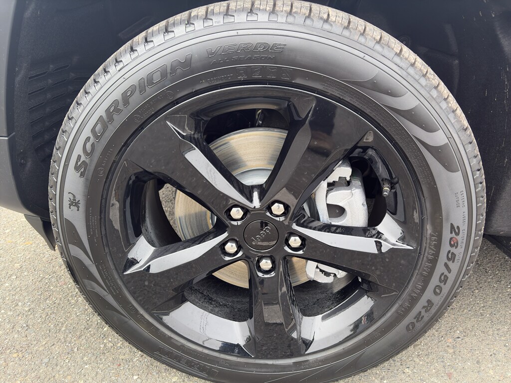 2025 Jeep Grand Cherokee Limited photo 2