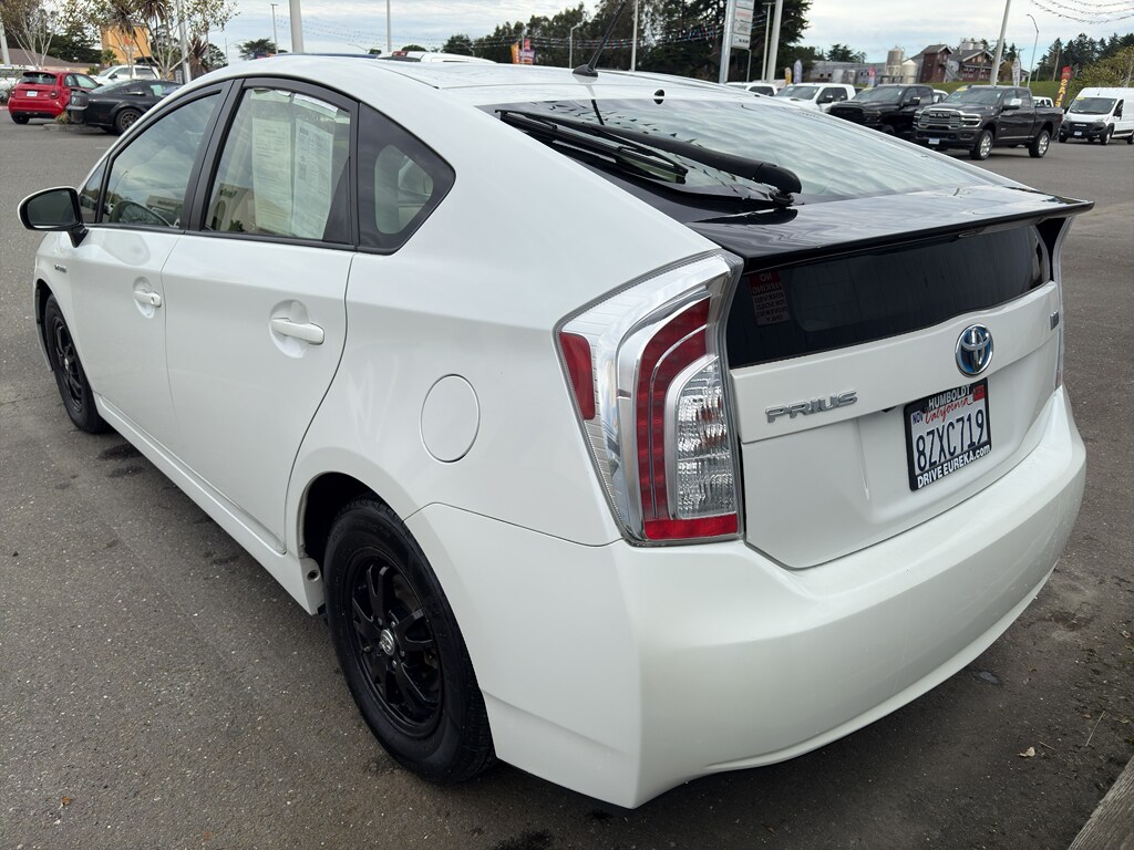 2015 Toyota Prius Two photo 3