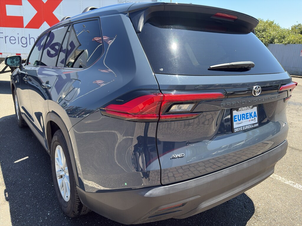 2024 Toyota Grand Highlander XLE photo 2