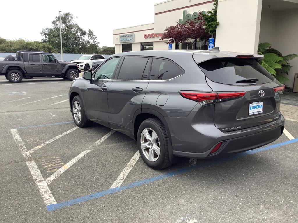 Used 2022 Toyota Highlander LE with VIN 5TDBZRBH0NS566086 for sale in Eureka, CA