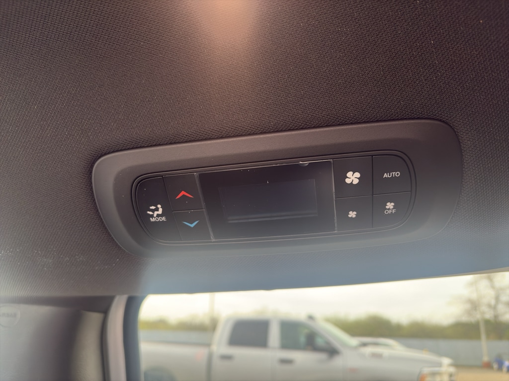 2026 Chrysler Pacifica Select - Photo 13