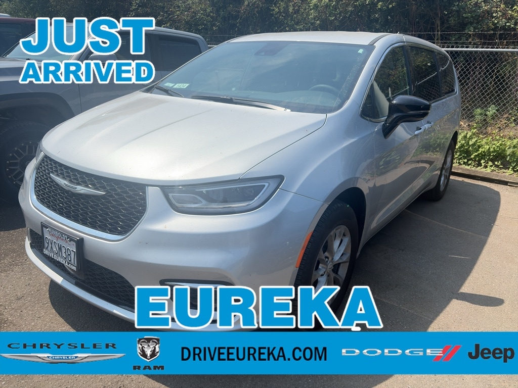 Used 2026 Chrysler Pacifica Select Van Passenger Van