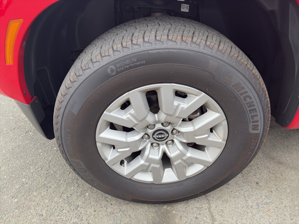 2023 Nissan Frontier SV photo 2